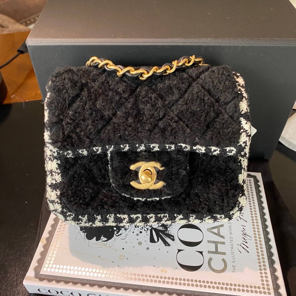 ‼️SOLD‼️Chanel River Tweed Crossbody Houndstooth - Picture 2 of 15